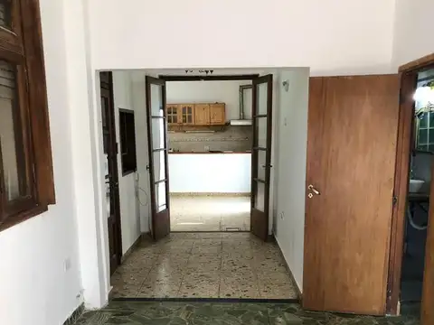 Venta -Casa  - Bella Vista .- 3 AMB