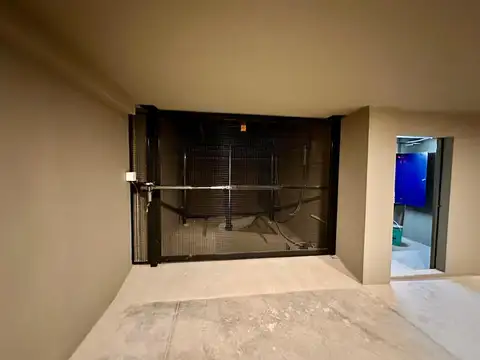 MSR Modena 55. Av Francia al 800. Cochera a metros de Facultades. Cordoba