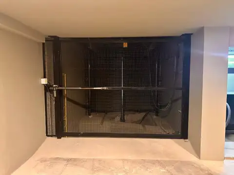 Cochera en Modena 55 MSR. Av Francia 800. Facultad Medicina. Patio de la Madera.