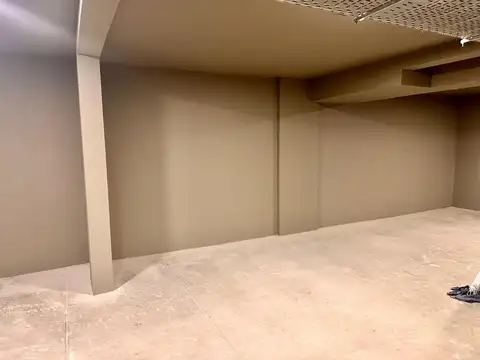 Cochera en Edificio Modena 55 MSR. Av Francia 800. Facultad Medicina. Patio de la Madera.