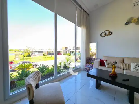 Casa 6 ambientes con 4 baños