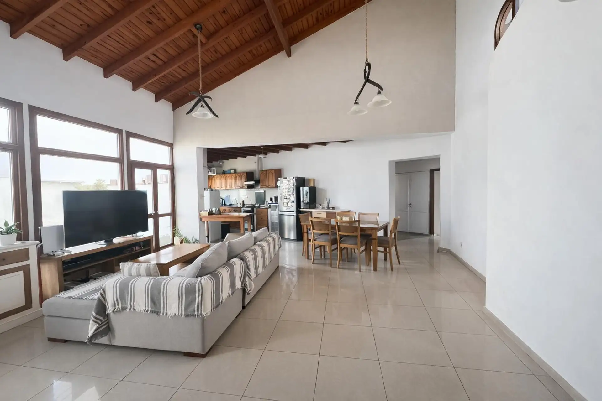 Casa 3 dorm, 160m² en Cerrito Uncas con garage y quincho