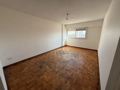 Departamento 3 ambientes en Piso Alto - Monte Castro