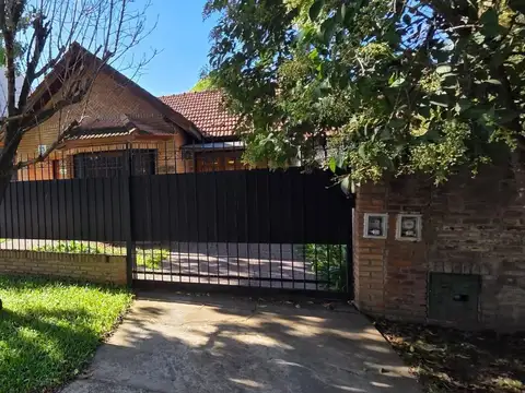 Casa 5 ambientes con 3 baños