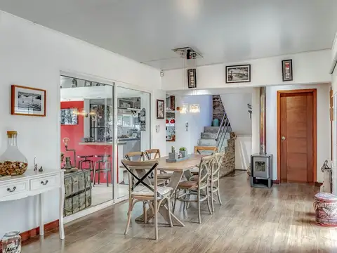 Casa en Alquiler con 1 cochera