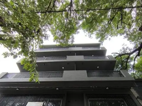 Monoambiente en venta Alsina al 400 con patio