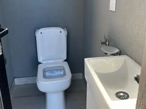 Casa 4 ambientes con 2 baños