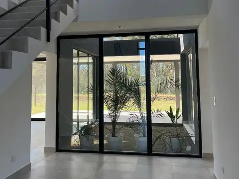 Av De Los Lagos