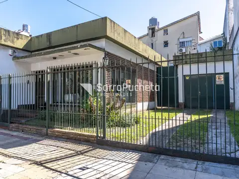 Venta casa 4 ambientes con cochera y patio en Villa Sarmiento