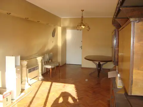 HERMOSO DTO.4 AMB.FRENTE-BALCON- C/ COCHERA FIJA CUBIERTA- EXCELENTE ESTADO 