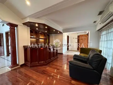 Casa 6 ambientes con 4 baños