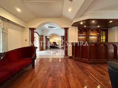 Casa en Venta con 2 cocheras