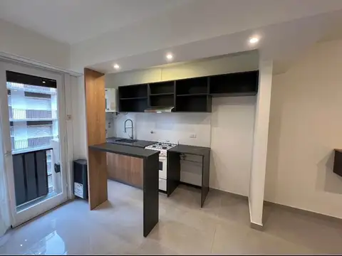 DEPARTAMENTO A LA VENTA, UN AMBIENTE CON BALCON A LA CALLE.