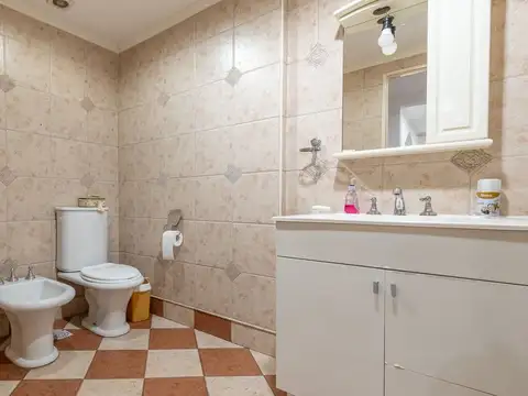 Casa 5 ambientes con 3 baños