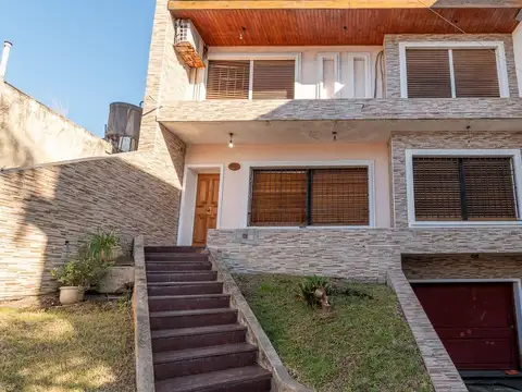 VENTA CASA 5 AMB. C/ PILETA I. CASANOVA