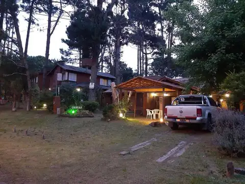 Casa en venta - 5 Dormitorios 3 Baños - Costa del Este