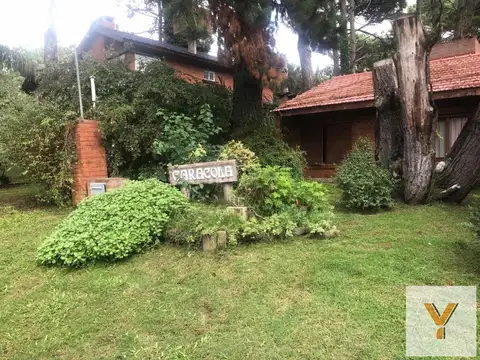Casa en venta - 5 Dormitorios 3 Baños - Costa del Este