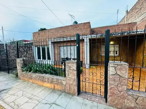 CASA AMERICANA 3 AMBIENTES SOBRE LOTE DE 10.00 X 30.00