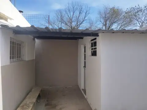 Casa 5 ambientes con 1 baño