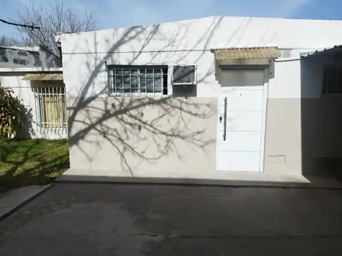 CASA CENTRO DE MANZANA EN BOUCHARD