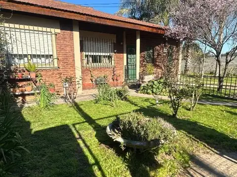 Casa 3 ambientes con 2 baños