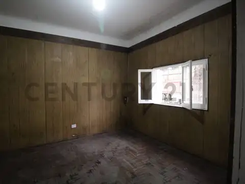 VENTA CASA 4 AMBIENTES CON PATIO EN CASEROS