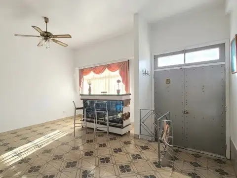 Casa con garage y 3 dormitorios desarrollada toda en una planta