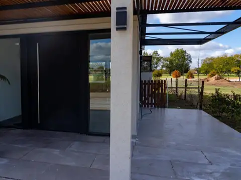 Casa en Venta en Longchamps, USD 210.000