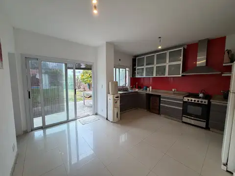 Casa 3 ambientes con 2 baños
