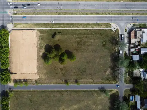 Terrenos de 900 m2 con frente sobre Newbery, Fisherton