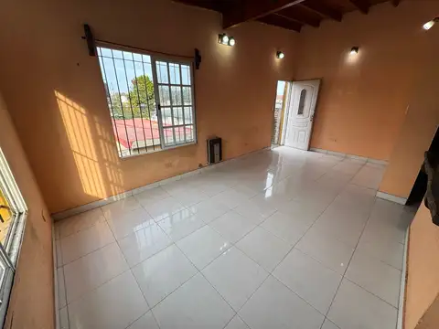 Departamento en Alquiler en Claypole, $ 600.000