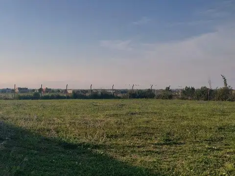 Pilar del Este Casa en Barrio Cerrado a estrenar con financiacion , Lote Interno Central