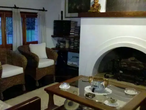 Casa 9 ambientes con 3 baños