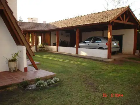 VENTA CASA 4 DORMITORIO MENDIOLAZA CENTRO CORDOBA 