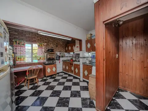 VENTA CASA 4 AMB. VILLA LUZURIAGA COCHERA PISCINA