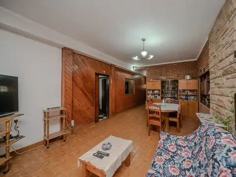 Casa 4 ambientes con 1 baño