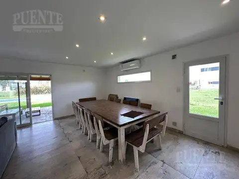 Casa 4 ambientes con 3 baños