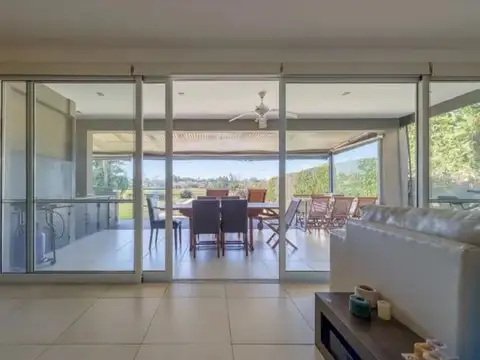 Casa en Venta con 4 cocheras