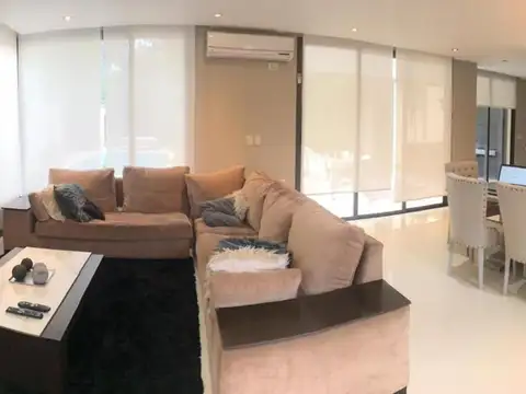 Casa en Venta en Barrio Parque Leloir, USD 390.000