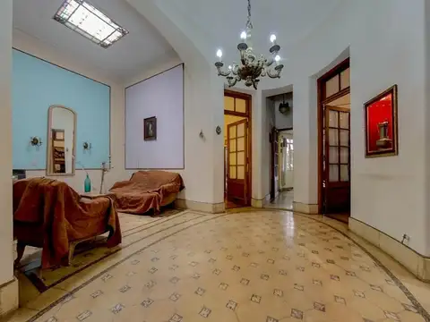 Av. Pellegrini 127 - VENTA Casa 6 Dormitorios , Piso 0