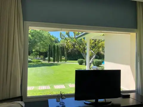 Casa en Venta con 4 cocheras
