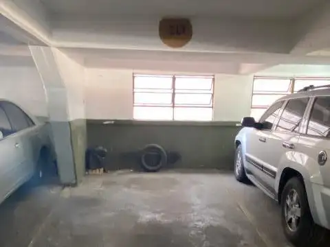 Cochera en venta en Balvanera, oportunidad