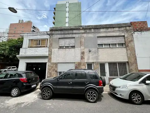 VENTA Casa en PB + Depto PA COCHERA LUIS AGOTE