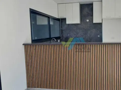 Casa en Alquiler con 1 cochera