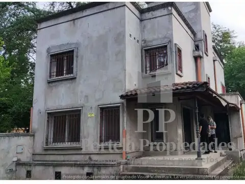 IMPORTANTE CASA A TERMINAR EN EL CORAZÓN DE PARQUE LELOIR