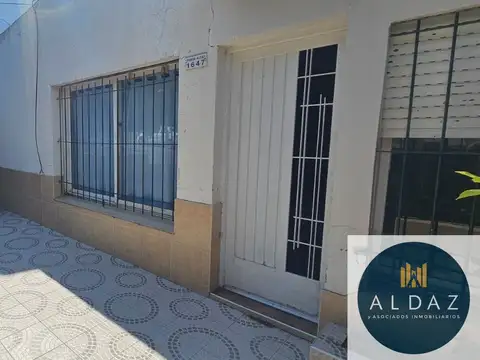 VENDE| Casa de 2 dormitorios y jardín con pileta. Bahía  Blanca