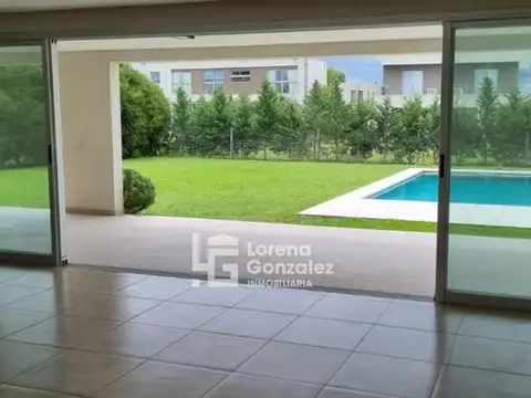 Casa en Venta con 6 cocheras
