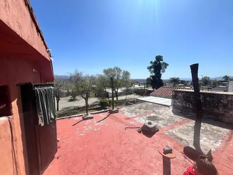 Casa 6 ambientes con 2 baños