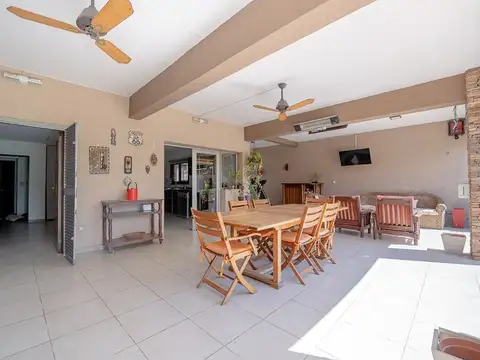 VENTA CASA 5 AMBIENTES HAEDO JARDIN PILETA