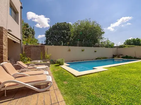 VENTA CASA 5 AMBIENTES HAEDO JARDIN PILETA